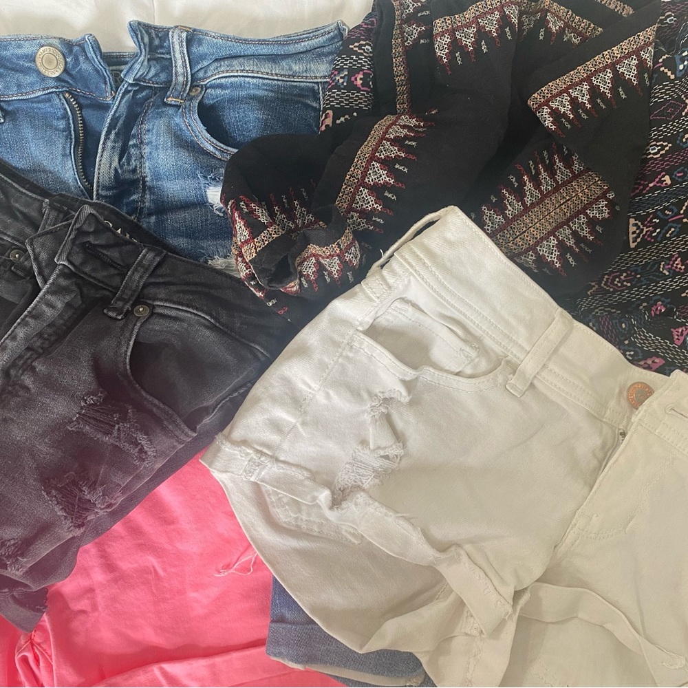WOMEN’S SHORTS BUNDLE! AMBERCROMBIE, PACSUN, AMERICAN EAGLE, AND HOLLISTER.